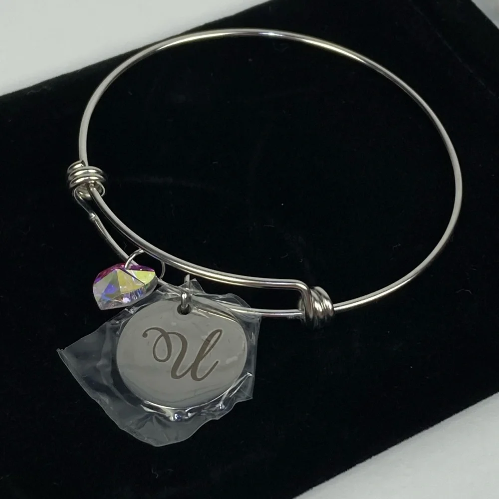 🆕 “U” Initial Adjustable Bracelet with Heart NWT 💜